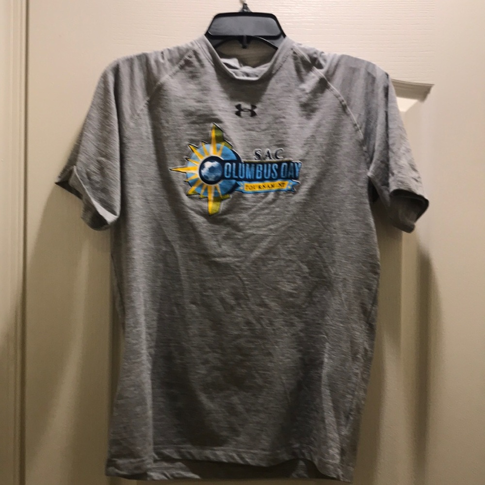 Mens small gray Under Armour soccer shirt.